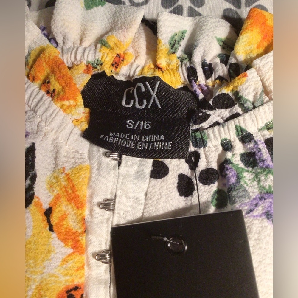 NEWT CITY CHIC PEPLUM FLORAL TOP. - Picture 3 of 11